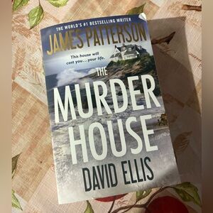 PAPERBACK ➡️ The Murder House by James Patterson